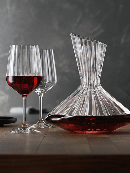 Set of 2 glasses and Wine Decanter Lifestyle- Spiegelau